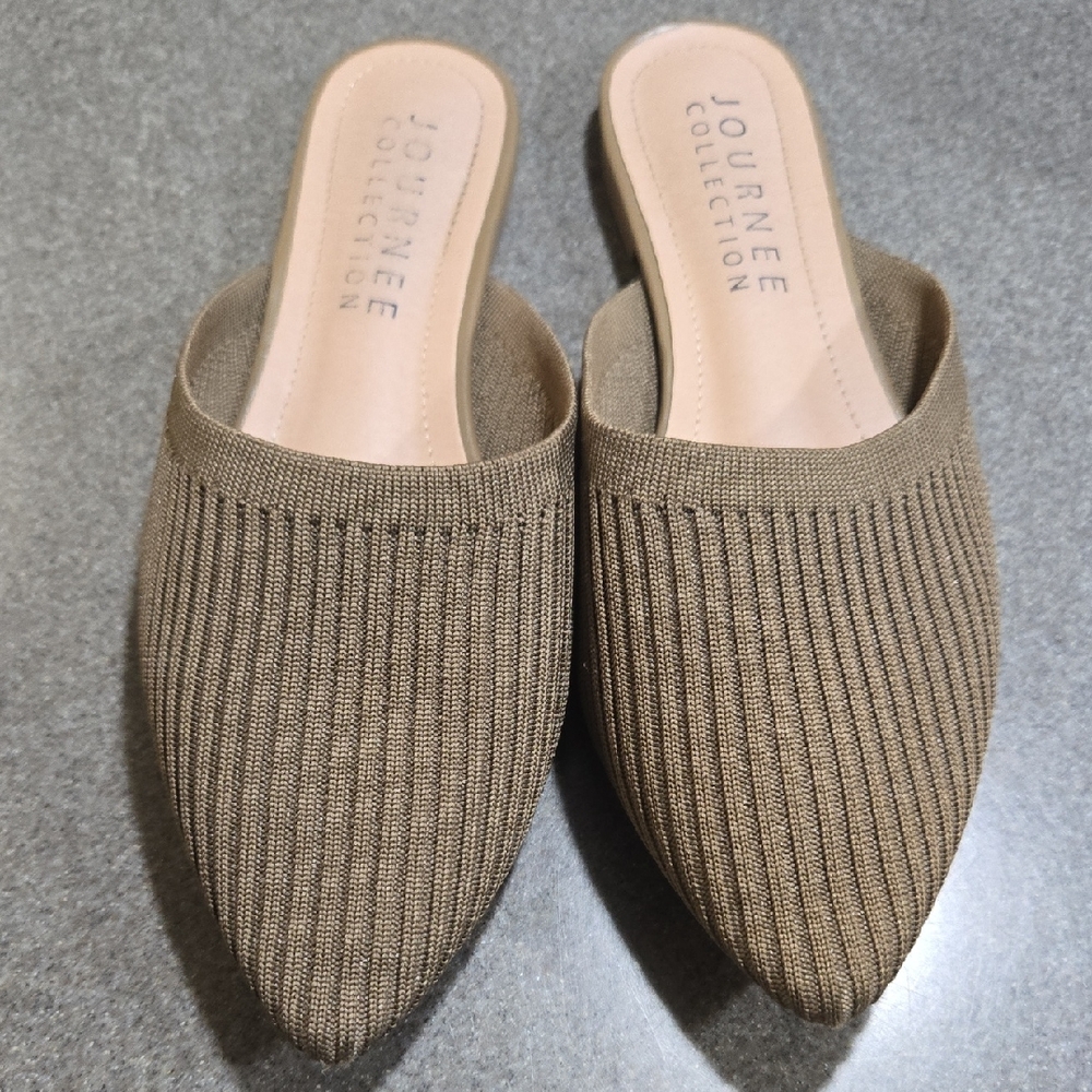 Journee Collection Women's Brown Textured Mules
